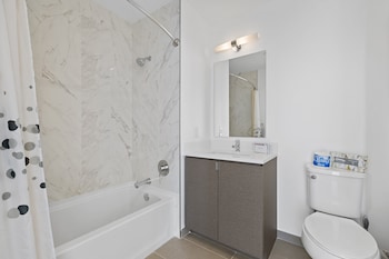 global luxury suites white plains