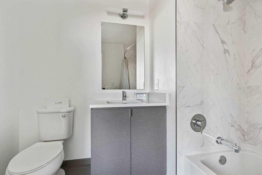 global luxury suites white plains