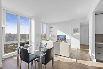 global luxury suites white plains