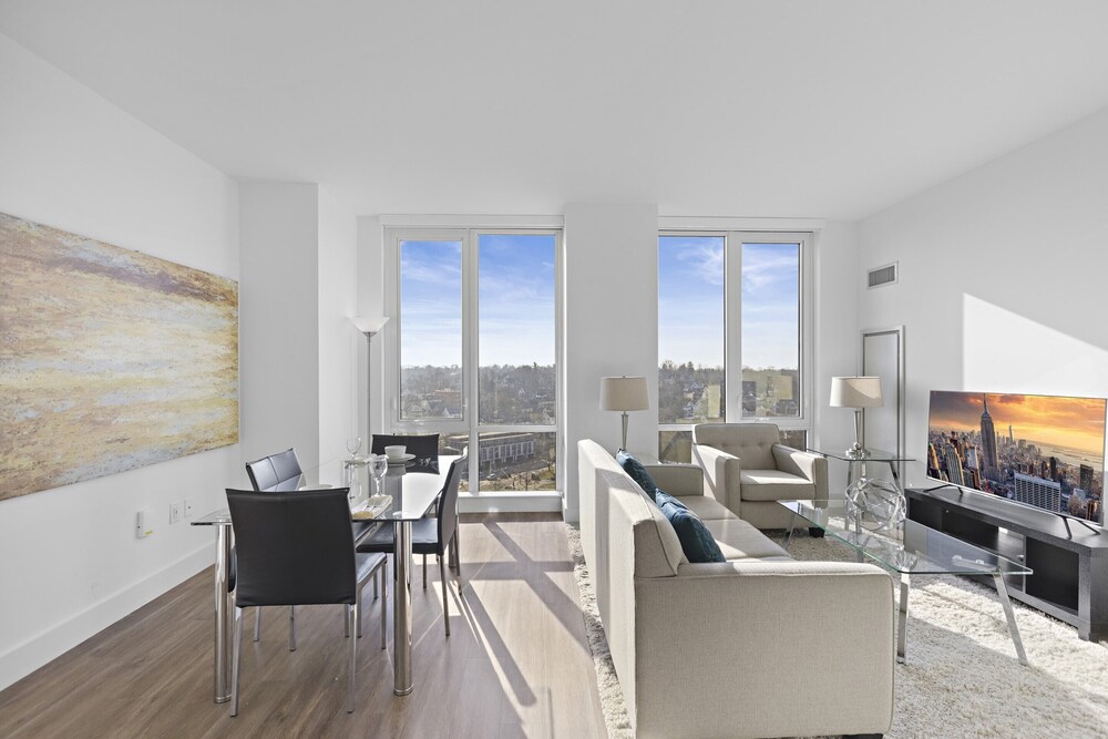 global luxury suites white plains