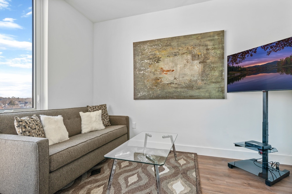 global luxury suites white plains