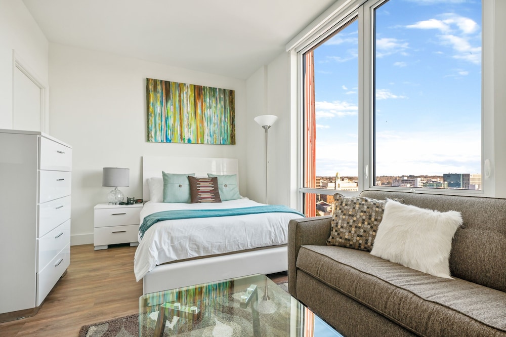 global luxury suites white plains