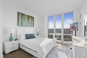 global luxury suites white plains