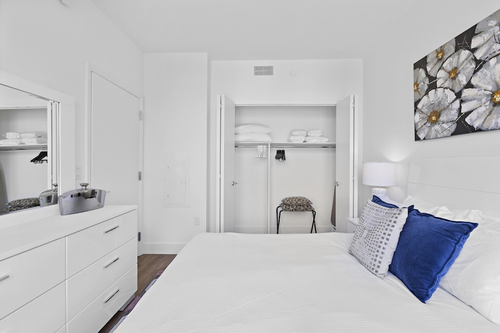 global luxury suites white plains