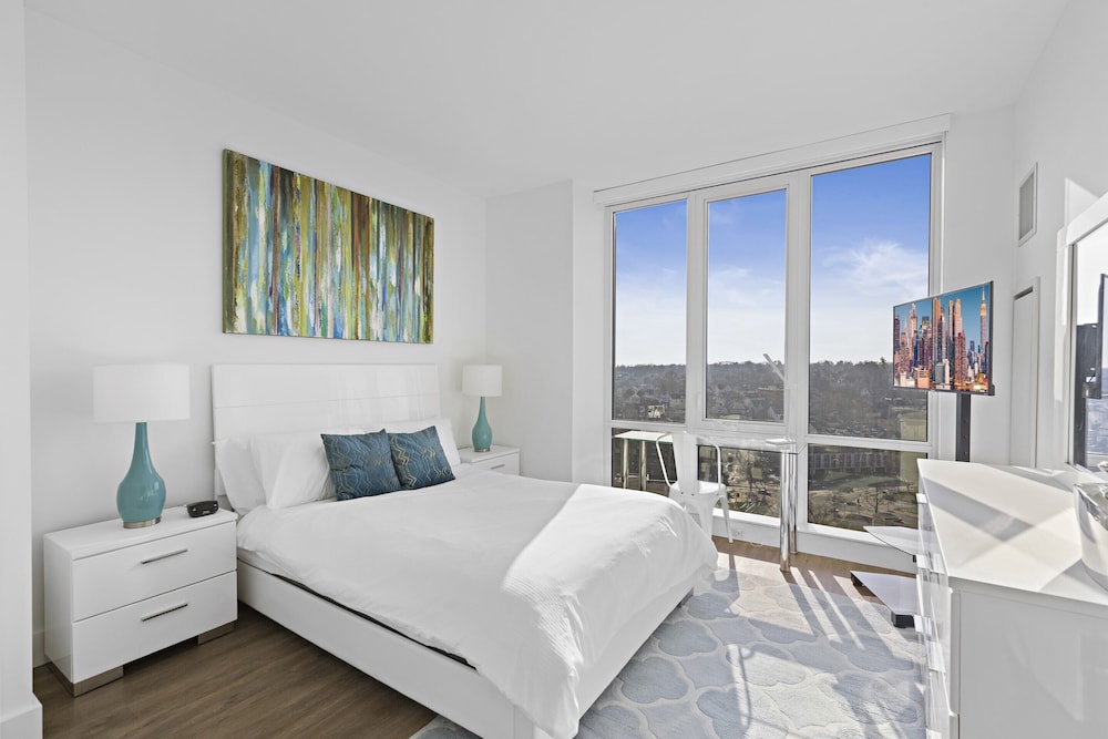 global luxury suites white plains