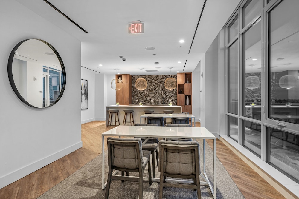 global luxury suites white plains