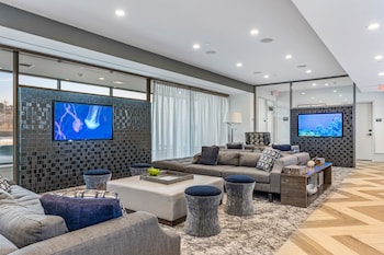 global luxury suites white plains