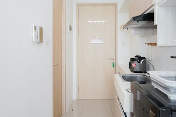 cozy and nice studio room tree park bsd apartment