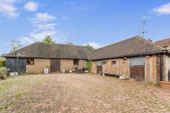 dyke barn barn