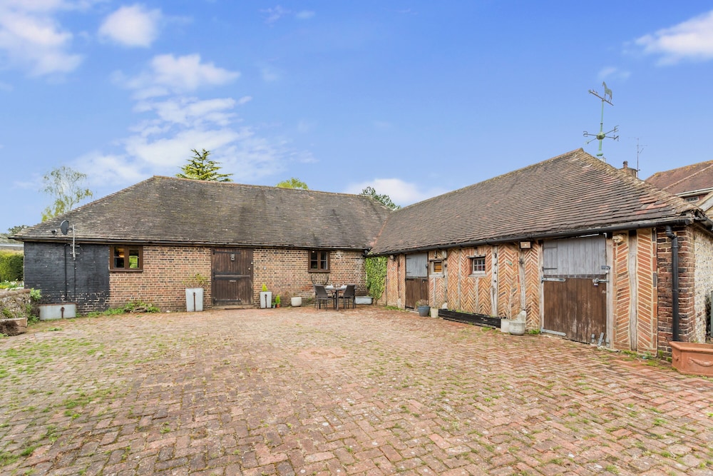 dyke barn barn
