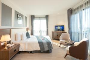 rex quang binh hotel