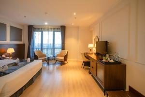 rex quang binh hotel