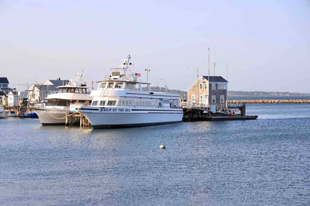 harbourtown suites