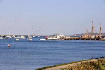 harbourtown suites