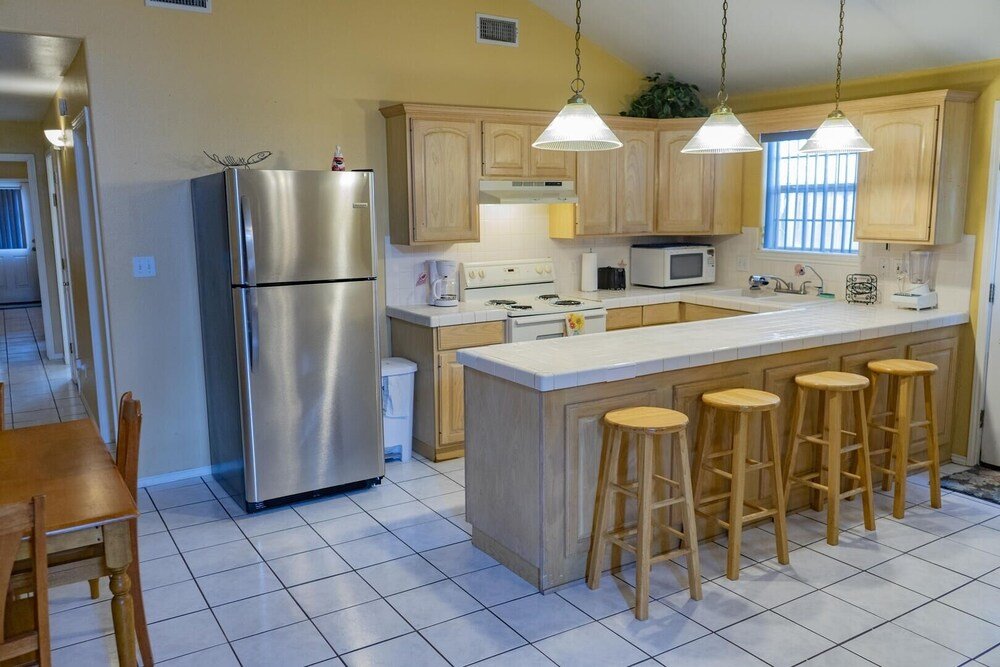 Ground Floor Duplex 1/2 Block To Beach Bbq Ok 2 Bedroom Home By Redawning,,4 star