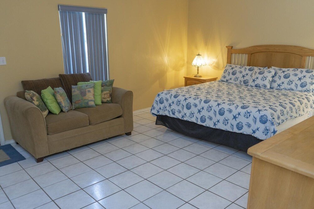 ground floor duplex 1 2 block to beach bbq ok 2 bedroom home by redawning
