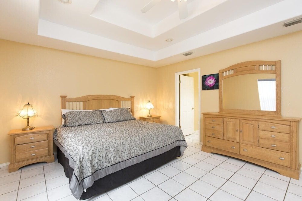 Ground Floor Duplex 1/2 Block To Beach Bbq Ok 2 Bedroom Home By Redawning,,4 star