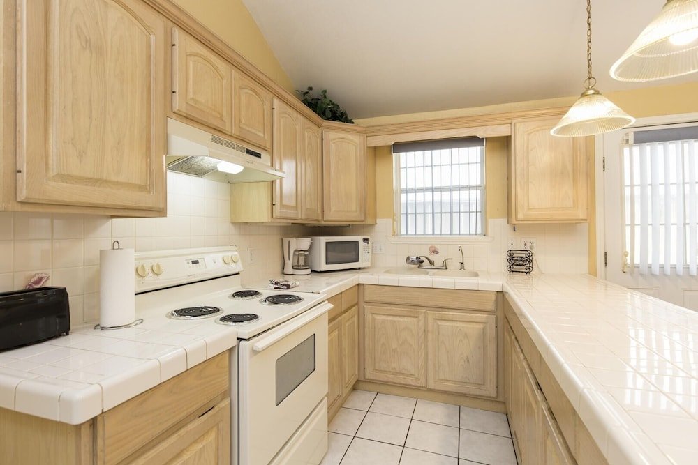 ground floor duplex 1 2 block to beach bbq ok 2 bedroom home by redawning