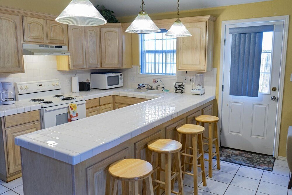 ground floor duplex 1 2 block to beach bbq ok 2 bedroom home by redawning