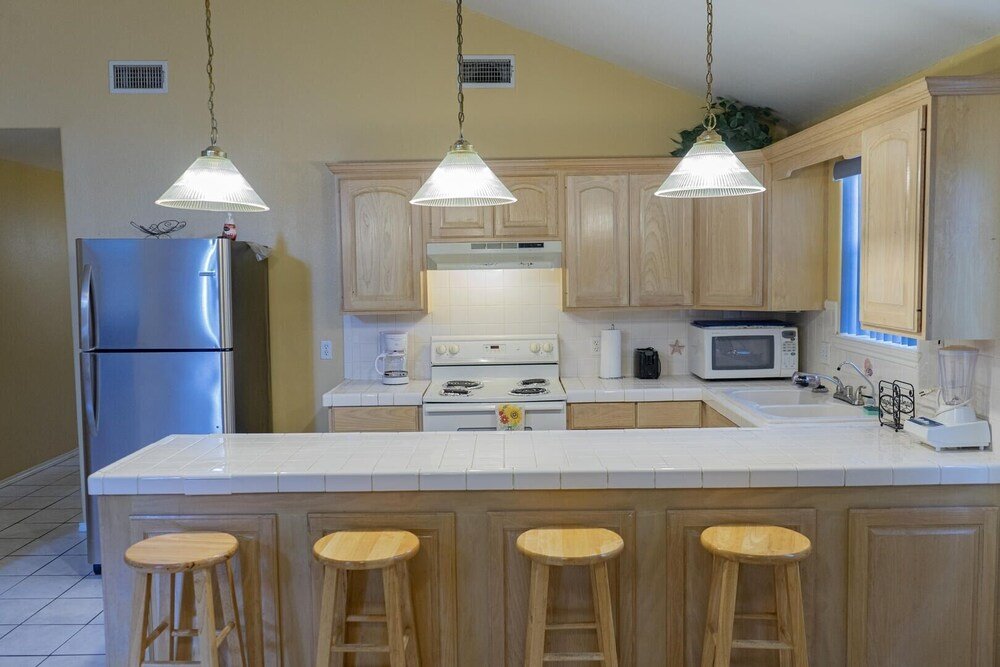 ground floor duplex 1 2 block to beach bbq ok 2 bedroom home by redawning