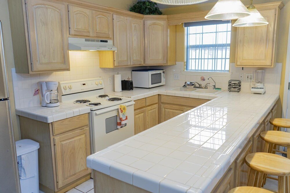 ground floor duplex 1 2 block to beach bbq ok 2 bedroom home by redawning