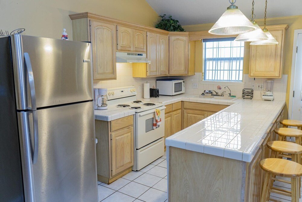 ground floor duplex 1 2 block to beach bbq ok 2 bedroom home by redawning