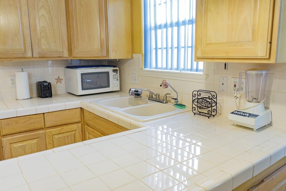 ground floor duplex 1 2 block to beach bbq ok 2 bedroom home by redawning