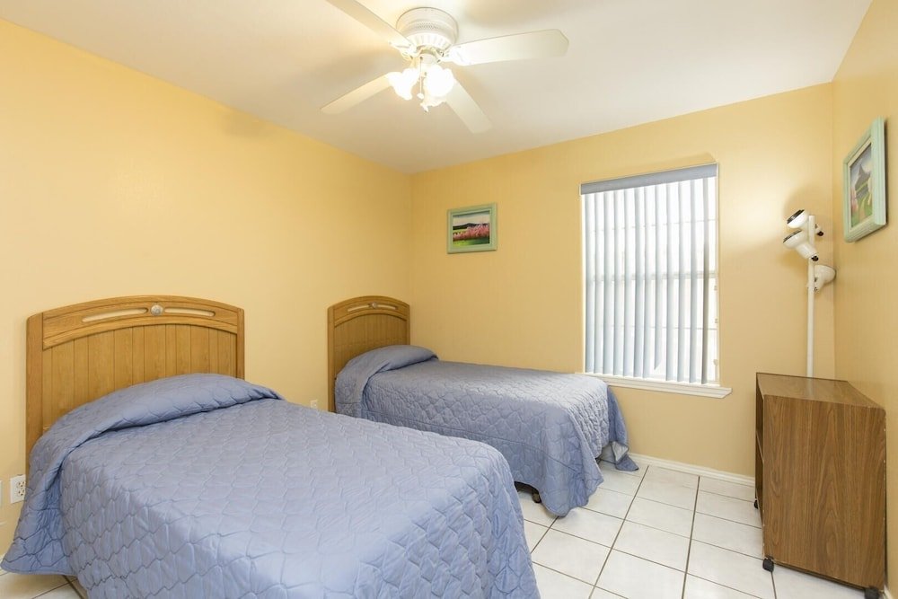 Ground Floor Duplex 1/2 Block To Beach Bbq Ok 2 Bedroom Home By Redawning,,4 star