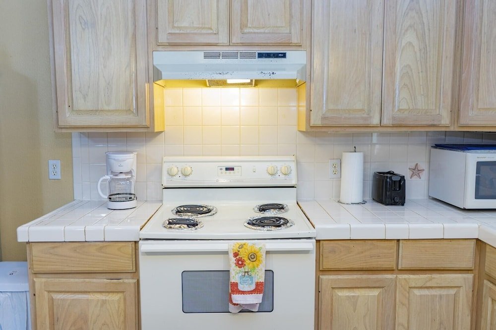 ground floor duplex 1 2 block to beach bbq ok 2 bedroom home by redawning