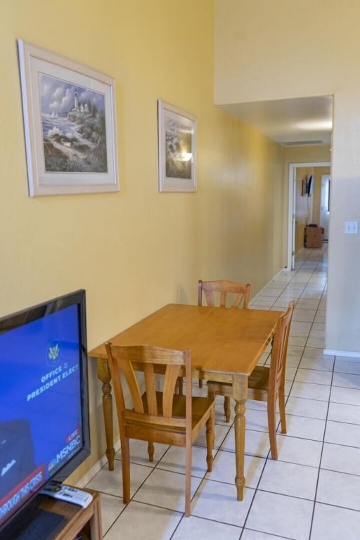 ground floor duplex 1 2 block to beach bbq ok 2 bedroom home by redawning