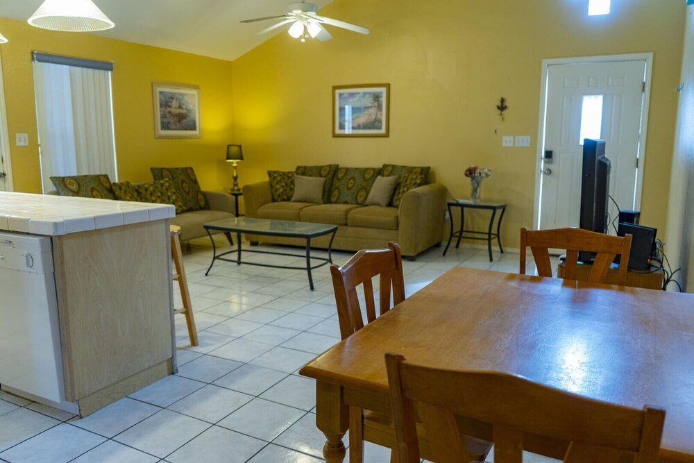 ground floor duplex 1 2 block to beach bbq ok 2 bedroom home by redawning