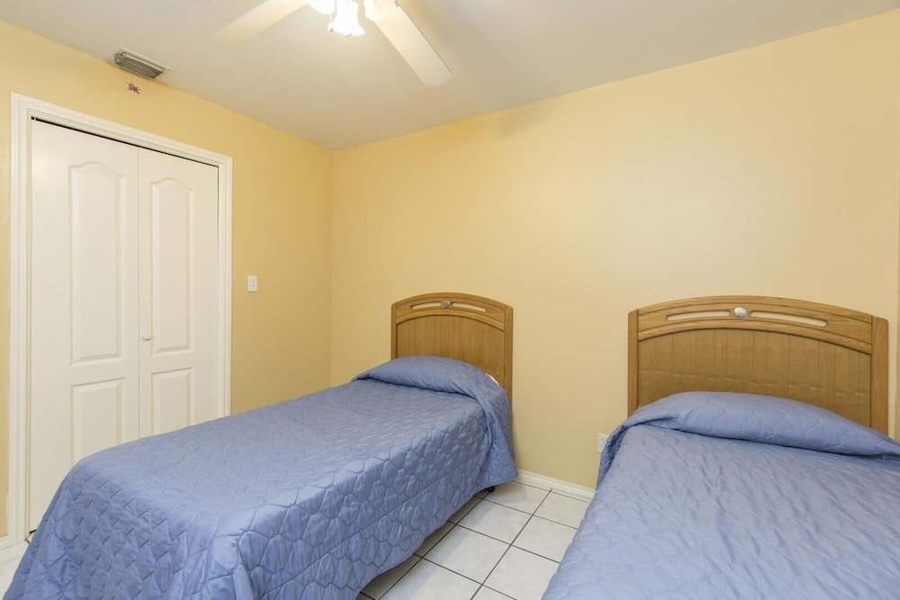 Ground Floor Duplex 1/2 Block To Beach Bbq Ok 2 Bedroom Home By Redawning,,4 star