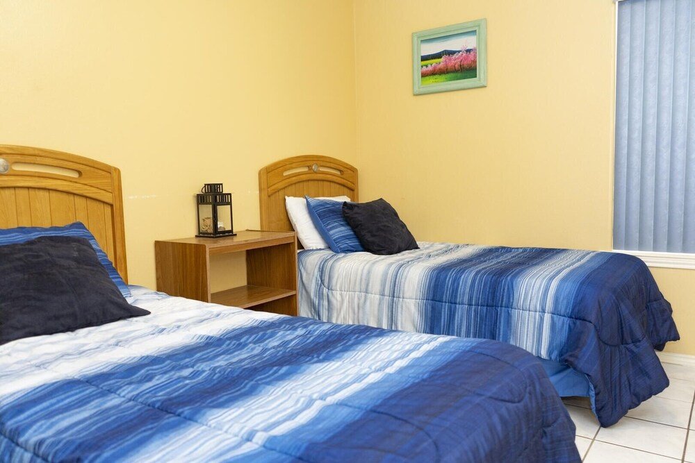 ground floor duplex 1 2 block to beach bbq ok 2 bedroom home by redawning