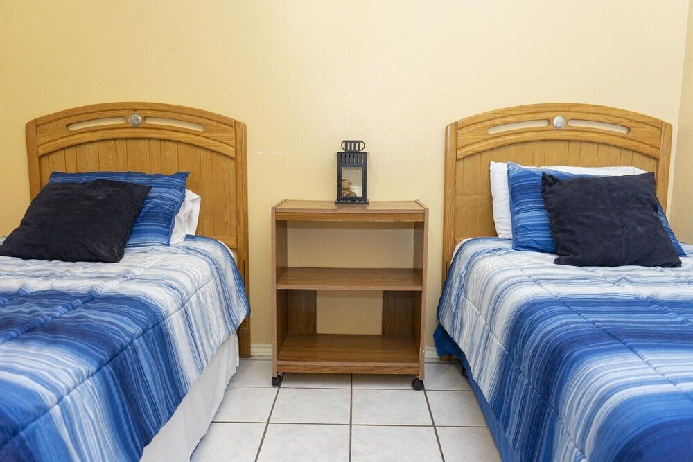 ground floor duplex 1 2 block to beach bbq ok 2 bedroom home by redawning