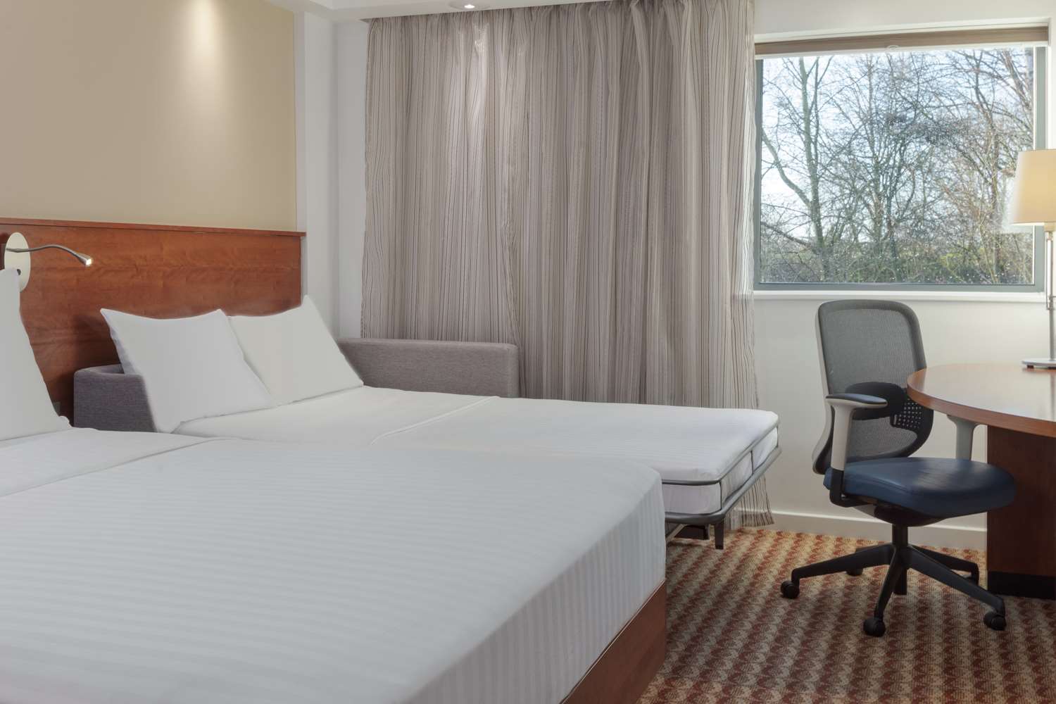 hampton by hilton corby kettering