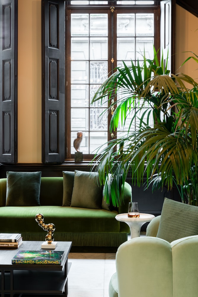 sapphire house antwerp autograph collection