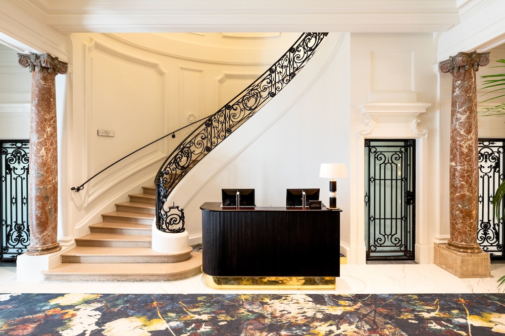 sapphire house antwerp autograph collection