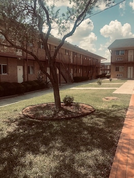 hallmark inn and suites
