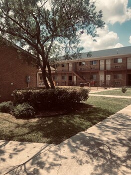 hallmark inn and suites
