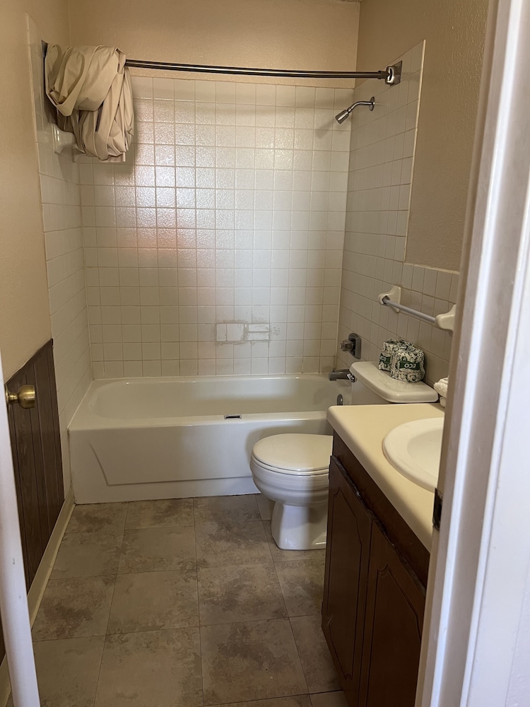hallmark inn and suites