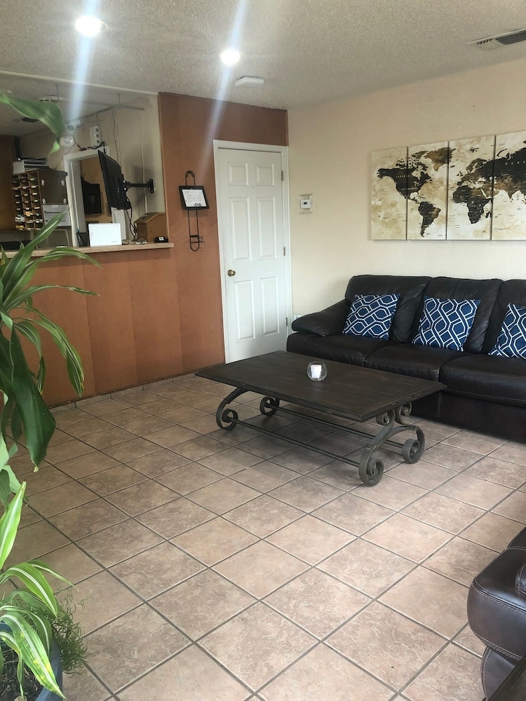 hallmark inn and suites