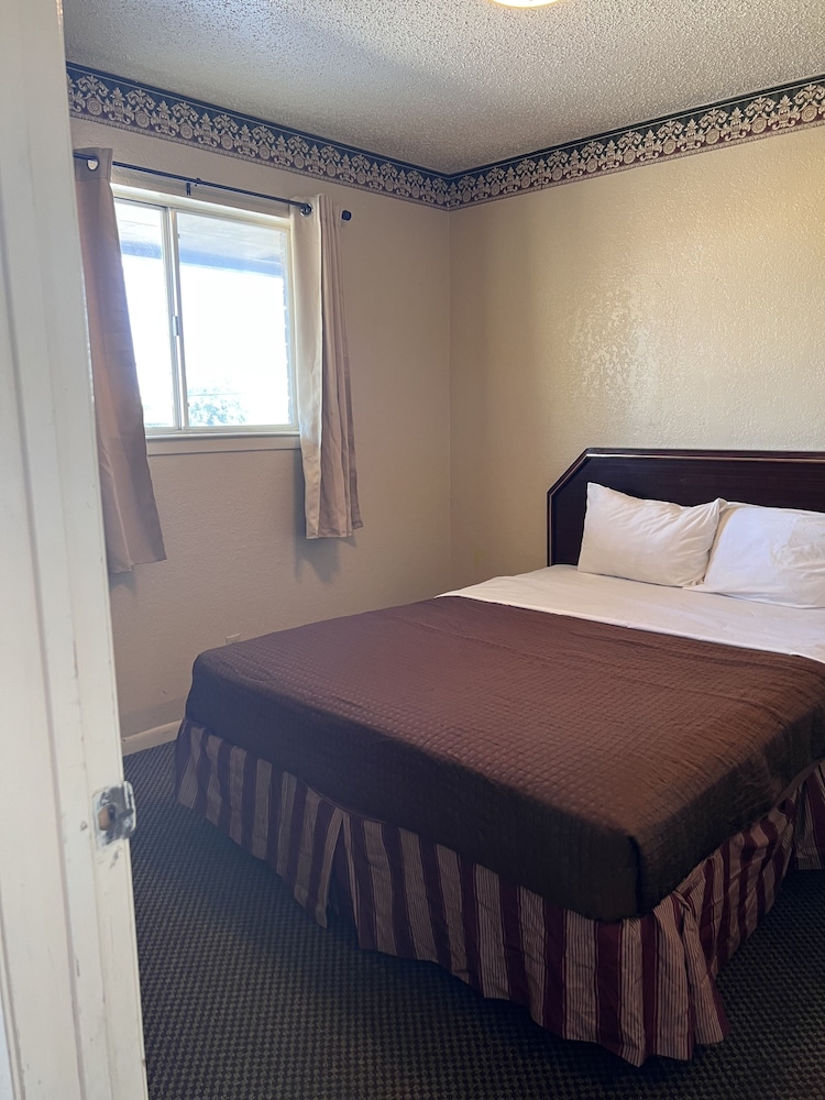 hallmark inn and suites