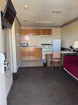 hallmark inn and suites