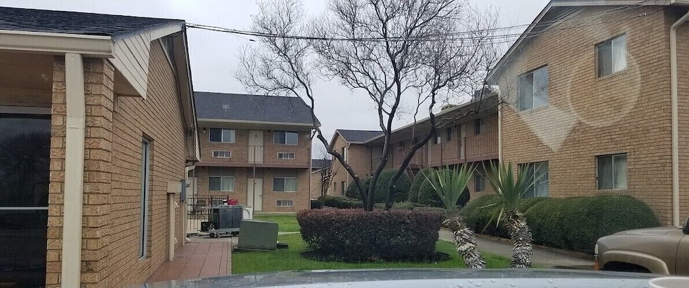 hallmark inn and suites