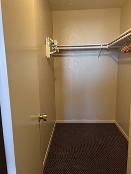 hallmark inn and suites