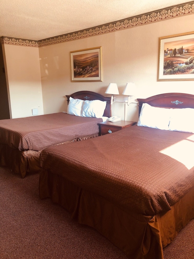 hallmark inn and suites
