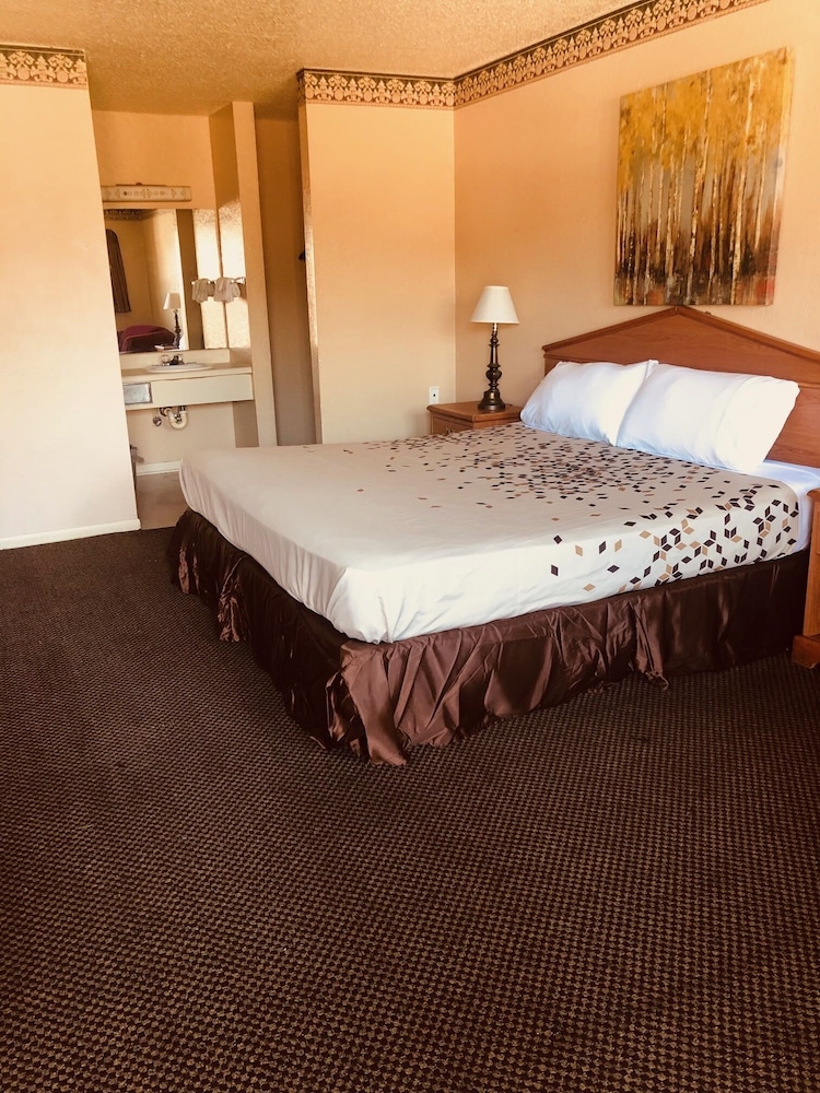 hallmark inn and suites