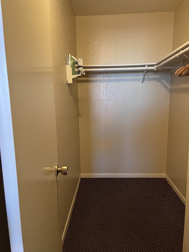 hallmark inn and suites