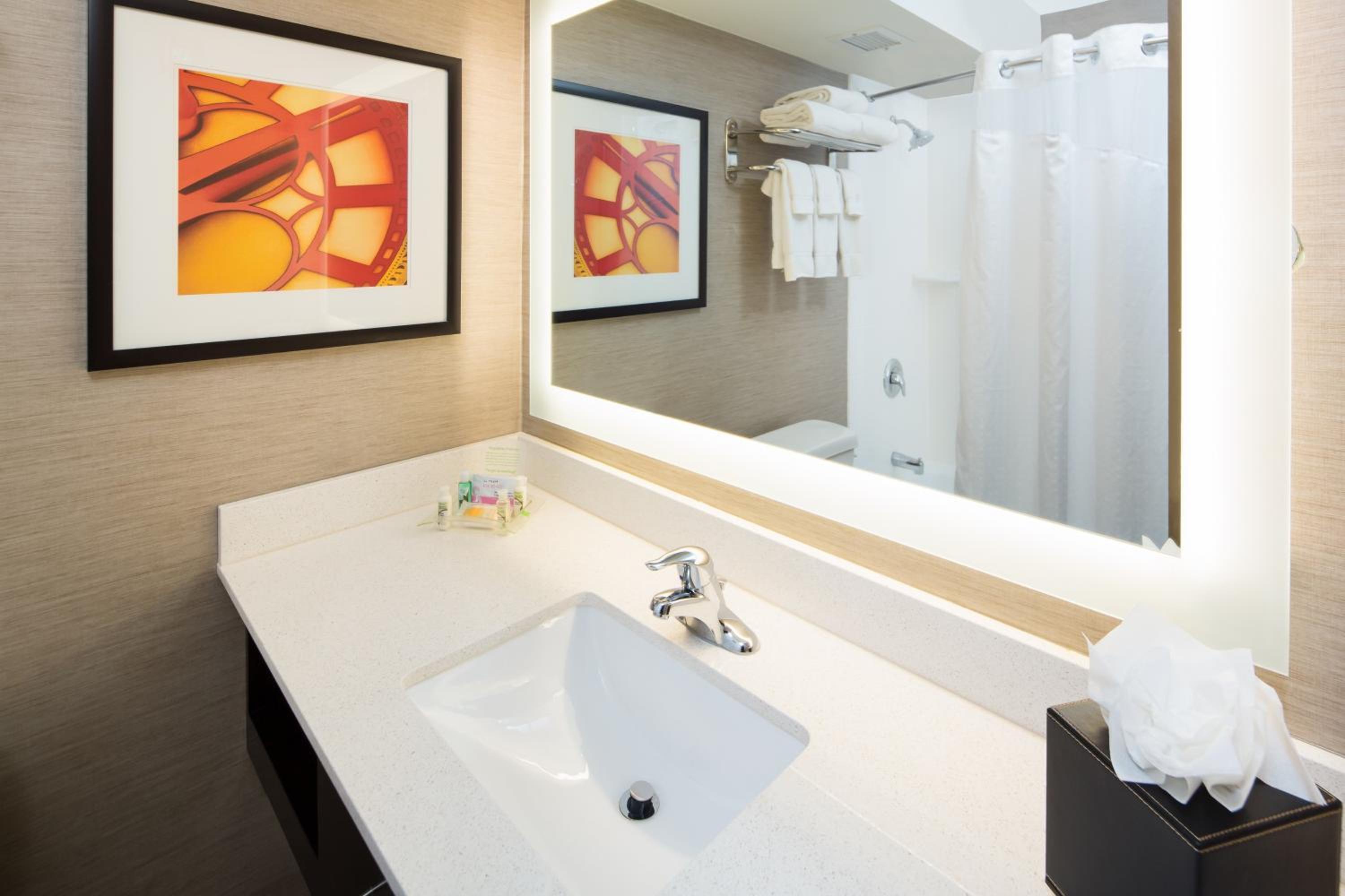 holiday inn milwaukee riverfront by ihg