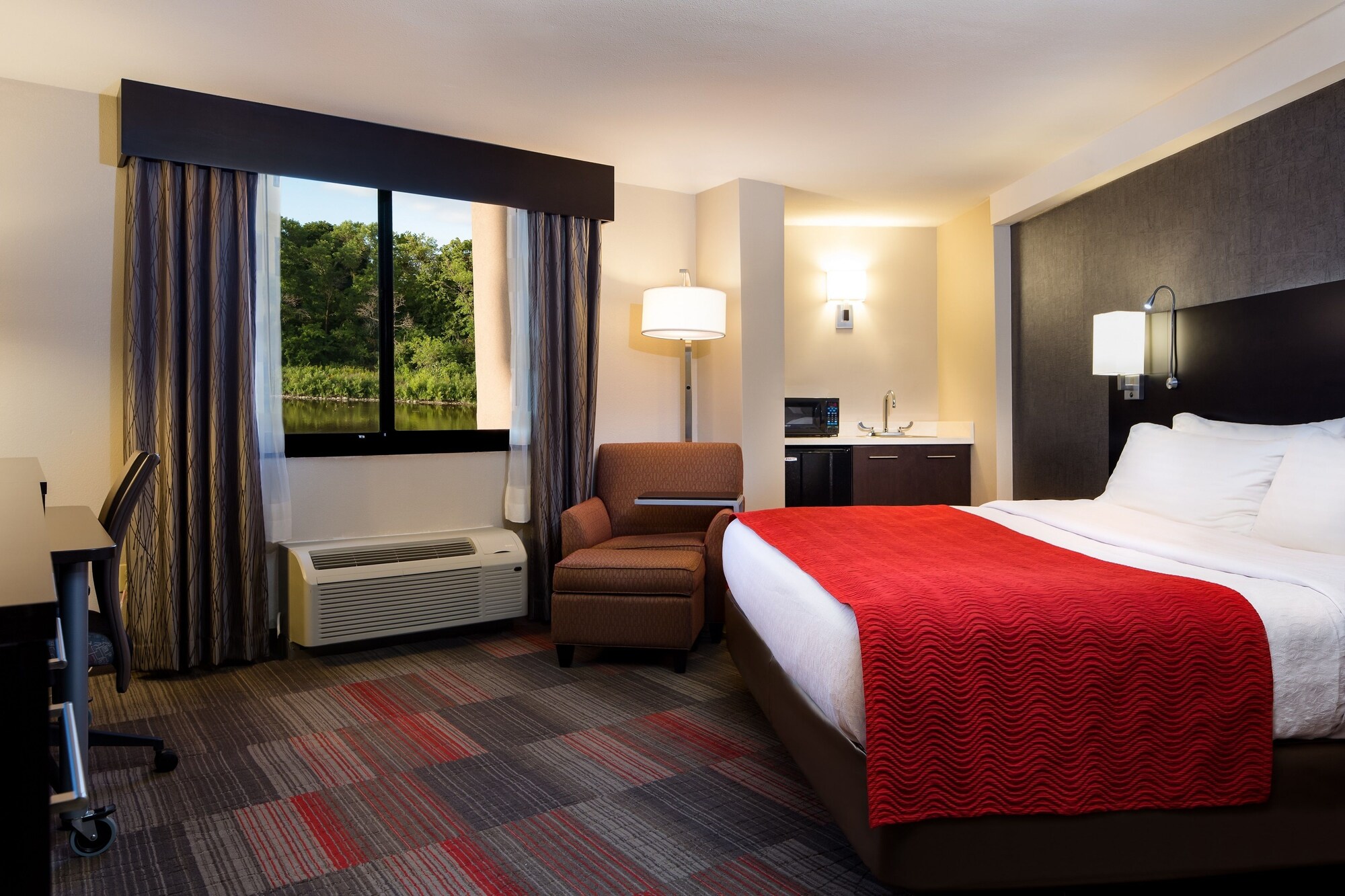 holiday inn milwaukee riverfront by ihg